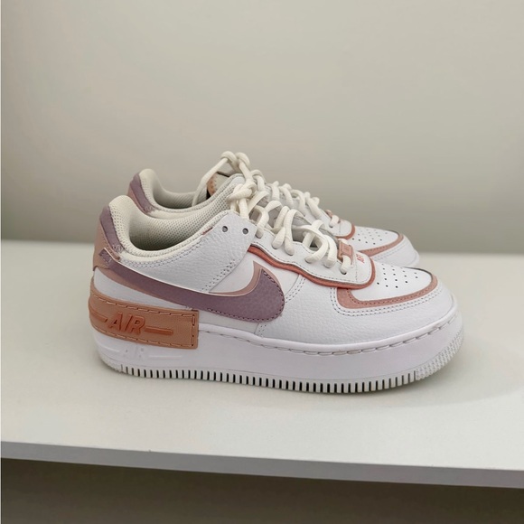 Nike Women's White, purple, and Light Pink Sneakers - Picture 3 of 3